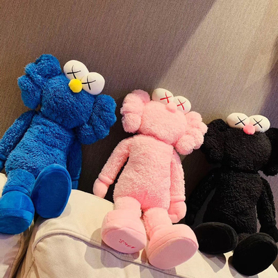 O luxuoso lavável de BFF Kaws brinca descansos como o presente de época natalícia
